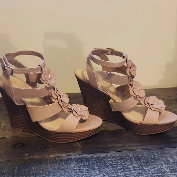 Blush Pink Wedges - Picture 2 of 6